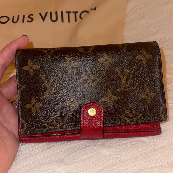 Louis Vuitton Wallet - Picture 3 of 17